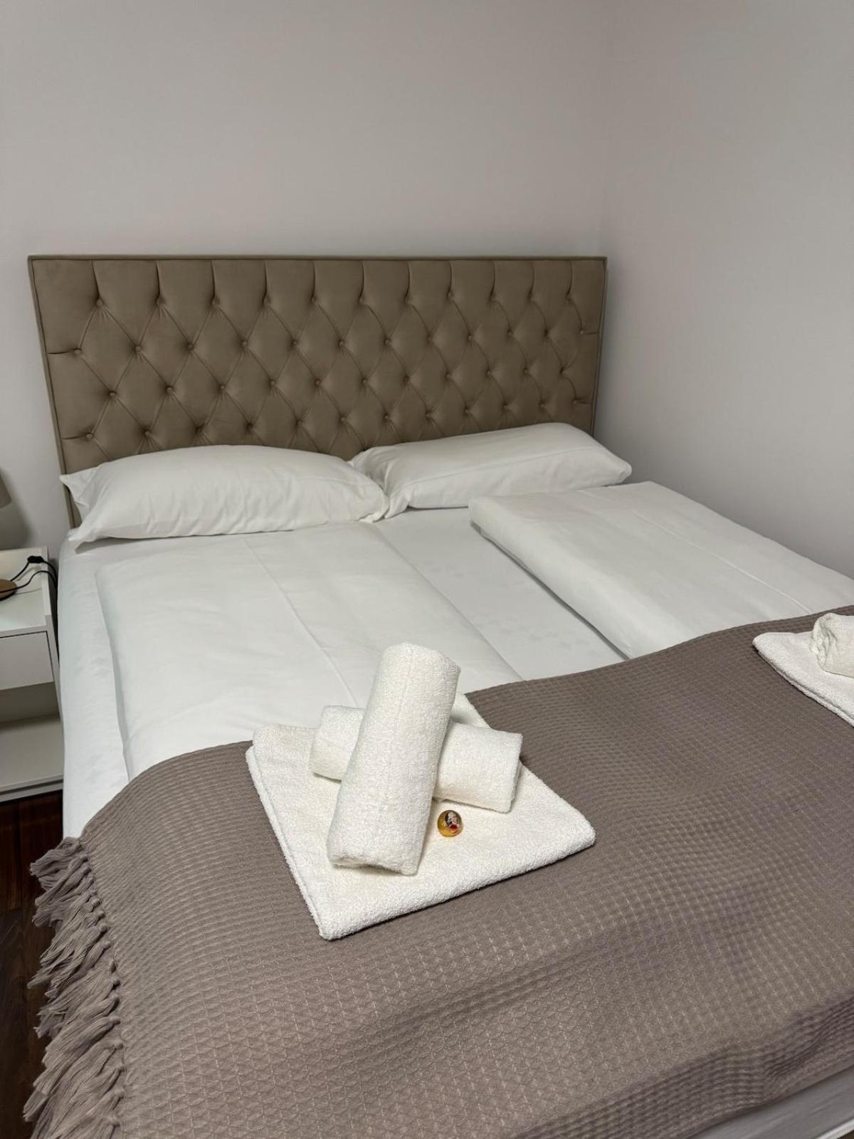 New! Centrally Located 5 Apartment Wien
